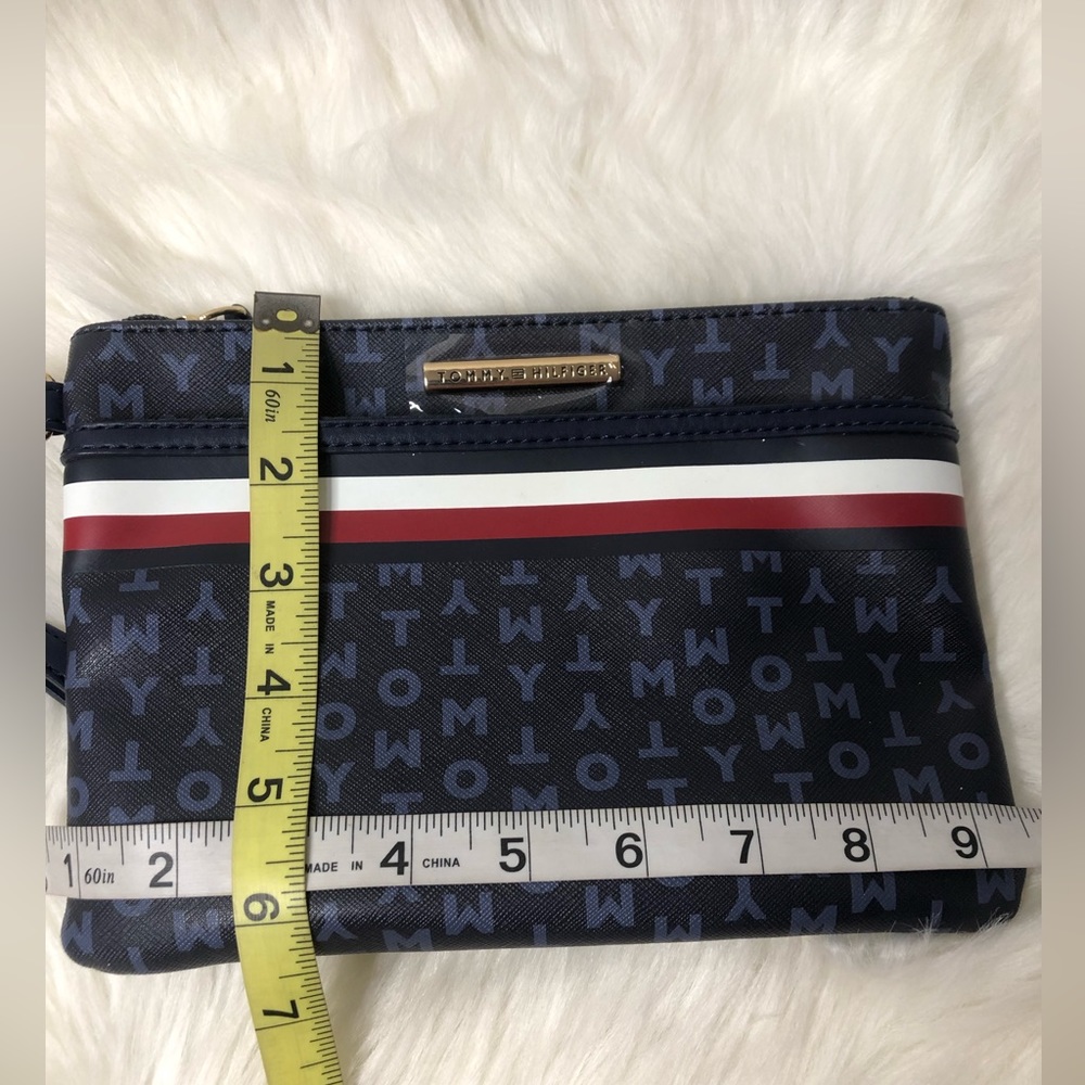NWT Tommy Hilfiger Wristlet - Picture 9 of 9